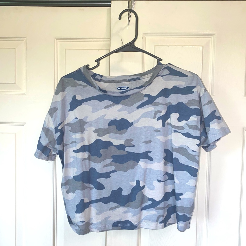 Old Navy Camo Crop Tee, size medium